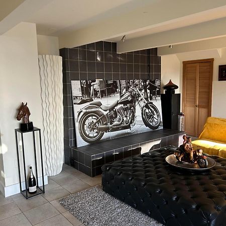 Grouse Cheerful Large Private Bedroom, Bath, Shared Deck, Pool, Hot Tub North Vancouver Eksteriør billede