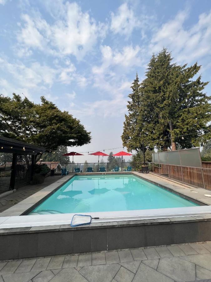 Grouse Cheerful Large Private Bedroom, Bath, Shared Deck, Pool, Hot Tub North Vancouver Eksteriør billede