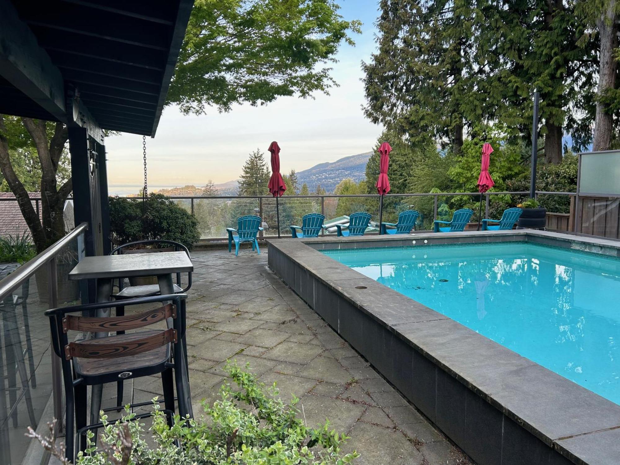 Grouse Cheerful Large Private Bedroom, Bath, Shared Deck, Pool, Hot Tub North Vancouver Eksteriør billede