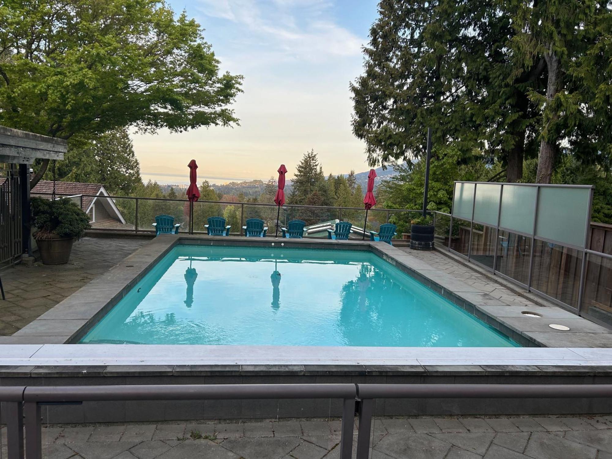 Grouse Cheerful Large Private Bedroom, Bath, Shared Deck, Pool, Hot Tub North Vancouver Eksteriør billede