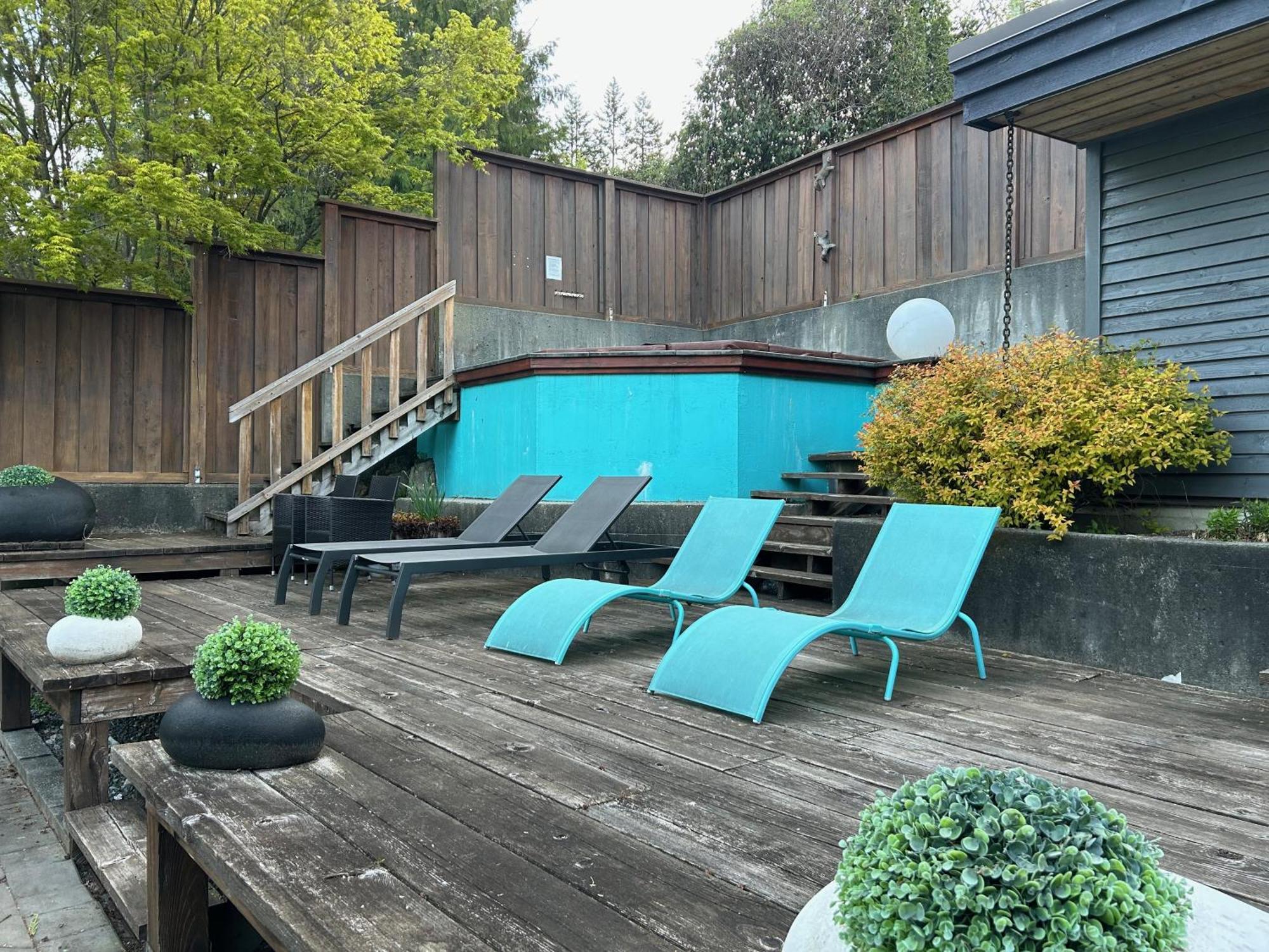 Grouse Cheerful Large Private Bedroom, Bath, Shared Deck, Pool, Hot Tub North Vancouver Eksteriør billede
