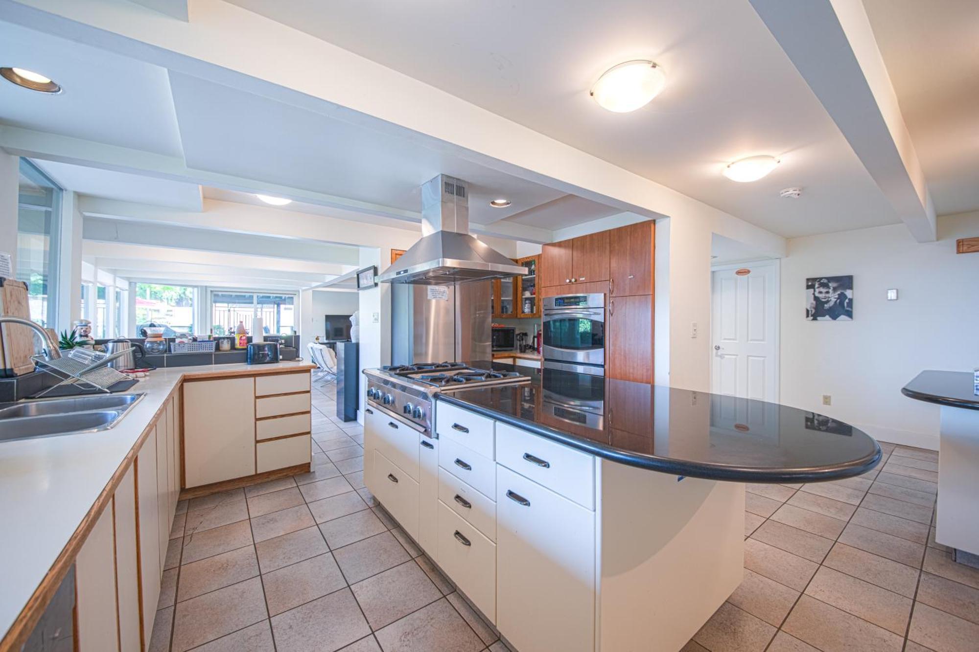 Grouse Cheerful Large Private Bedroom, Bath, Shared Deck, Pool, Hot Tub North Vancouver Eksteriør billede