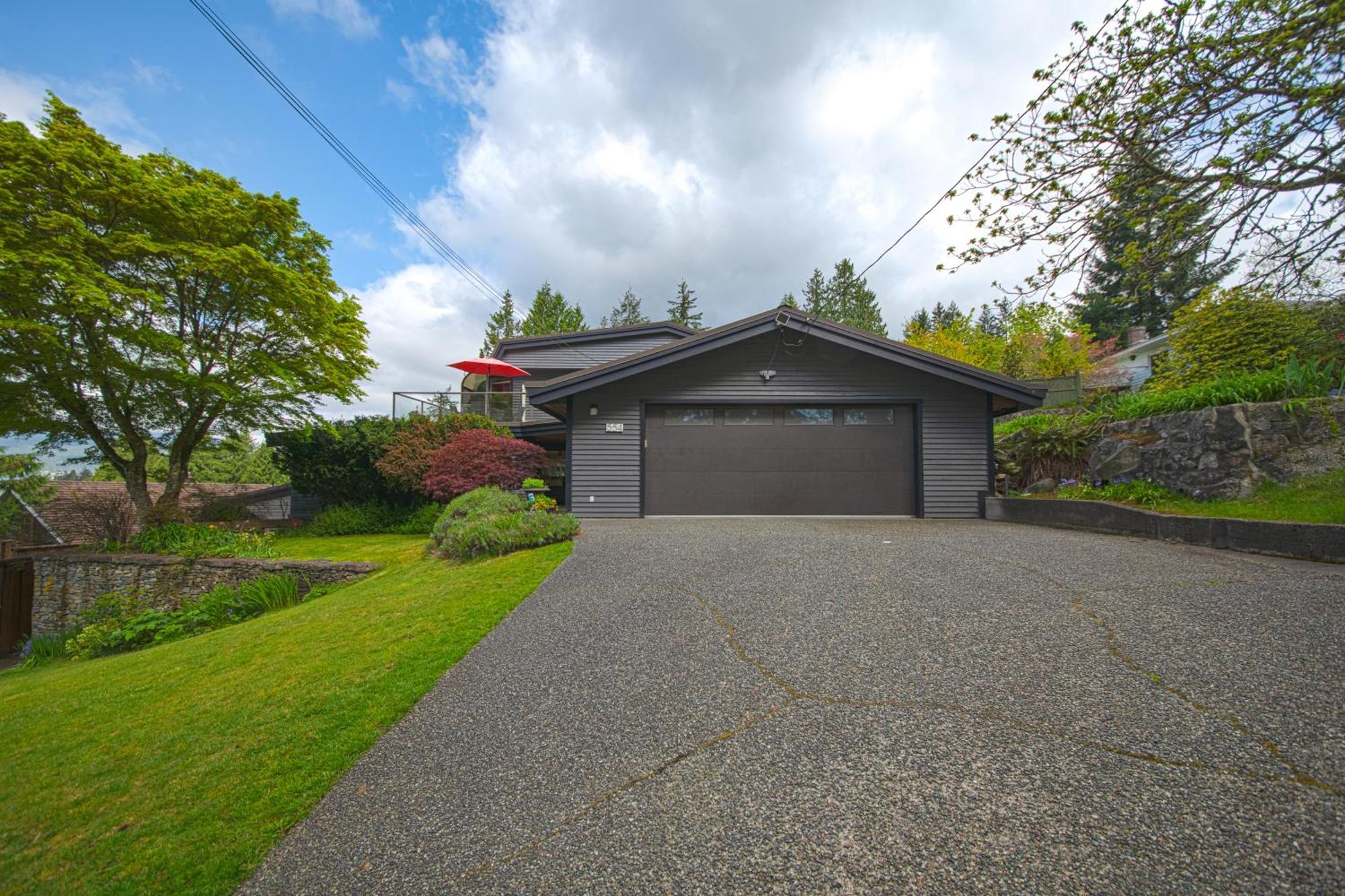 Grouse Cheerful Large Private Bedroom, Bath, Shared Deck, Pool, Hot Tub North Vancouver Eksteriør billede