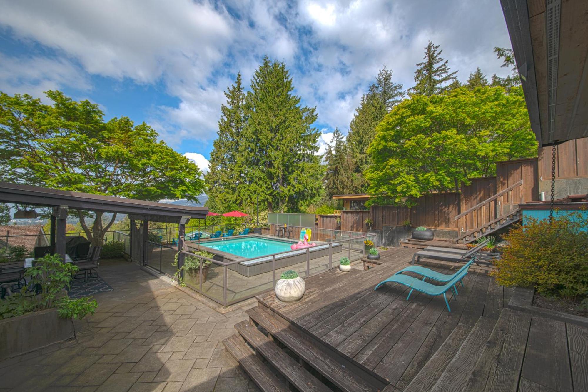 Grouse Cheerful Large Private Bedroom, Bath, Shared Deck, Pool, Hot Tub North Vancouver Eksteriør billede