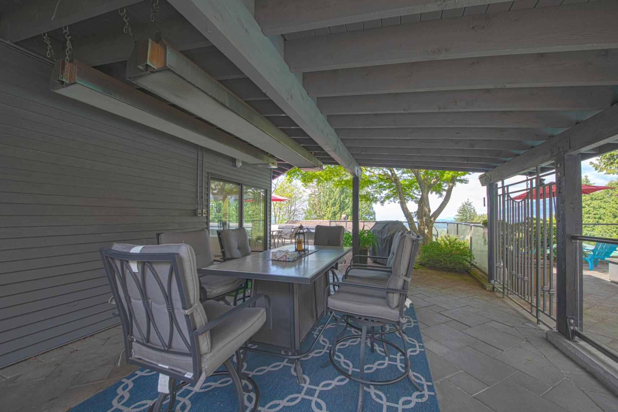 Grouse Cheerful Large Private Bedroom, Bath, Shared Deck, Pool, Hot Tub North Vancouver Eksteriør billede
