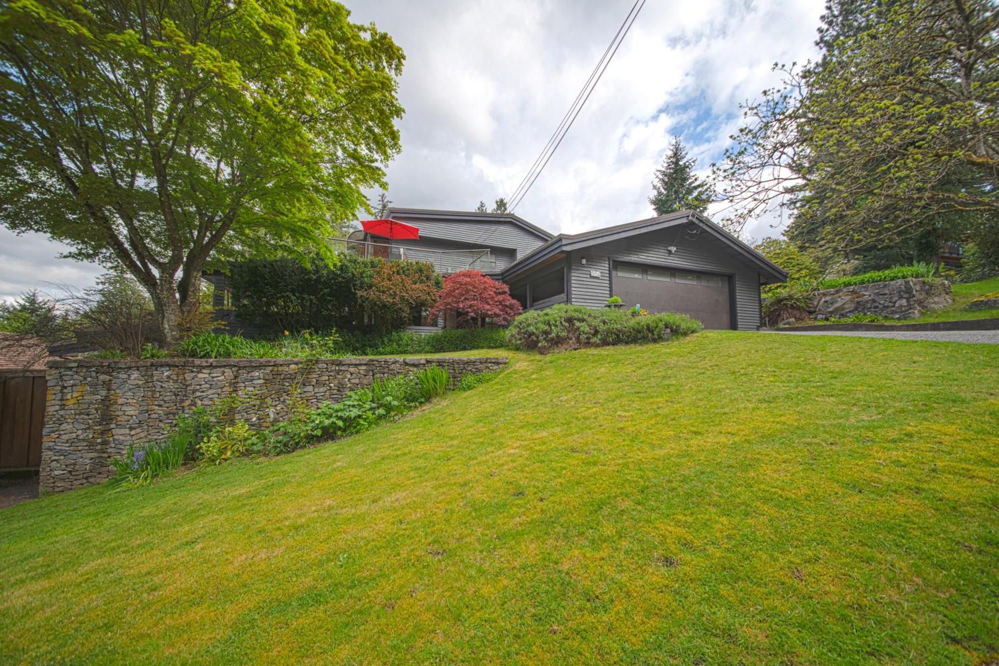 Grouse Cheerful Large Private Bedroom, Bath, Shared Deck, Pool, Hot Tub North Vancouver Eksteriør billede