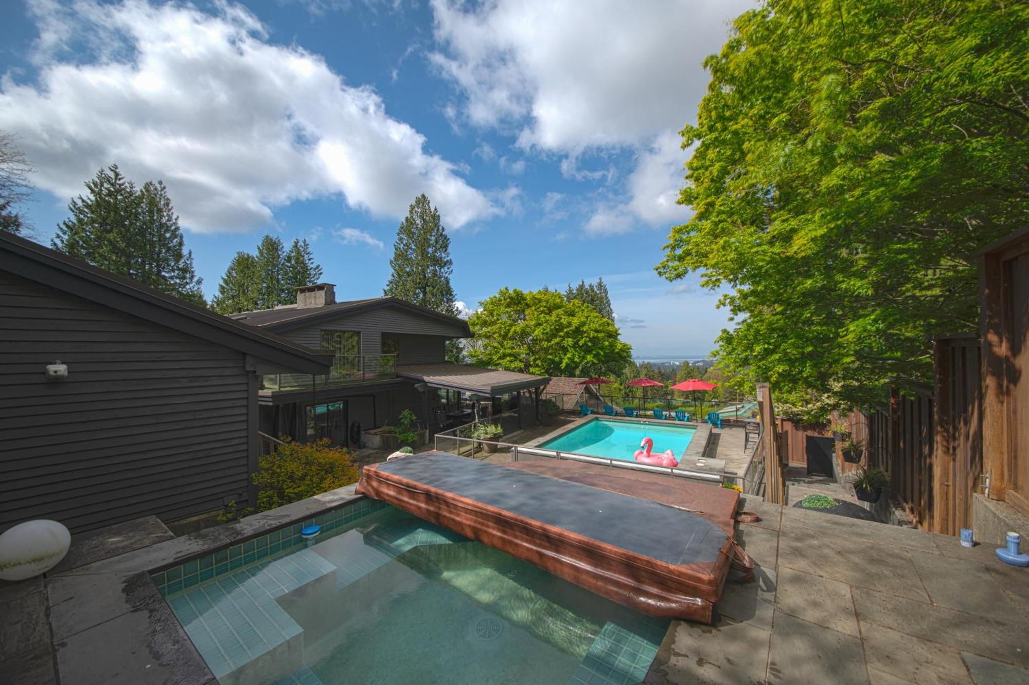 Grouse Cheerful Large Private Bedroom, Bath, Shared Deck, Pool, Hot Tub North Vancouver Eksteriør billede