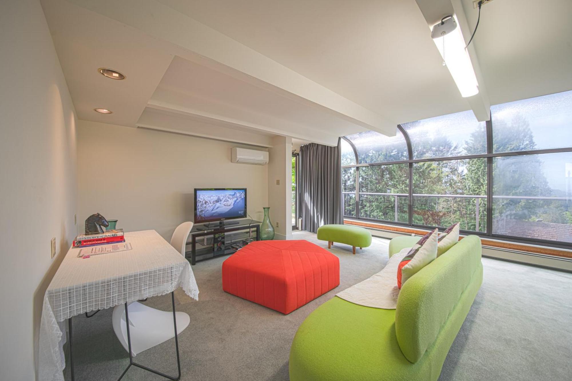 Grouse Cheerful Large Private Bedroom, Bath, Shared Deck, Pool, Hot Tub North Vancouver Eksteriør billede